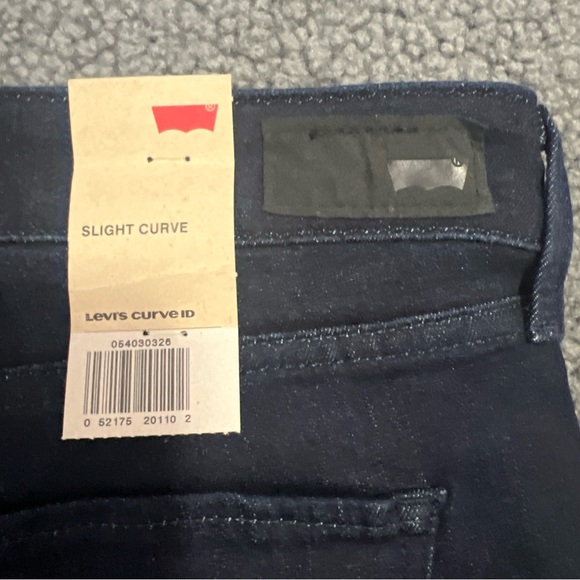 Levi’s Slight Curve Mid rise Skinny Brand New - Picture 9 of 10
